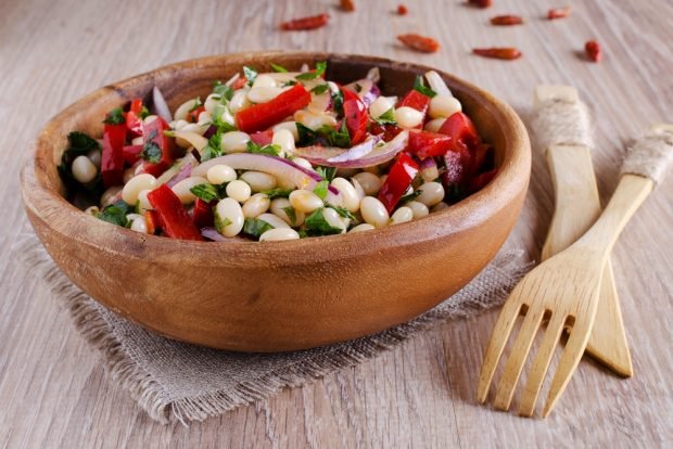 Beetroot and bean salad 