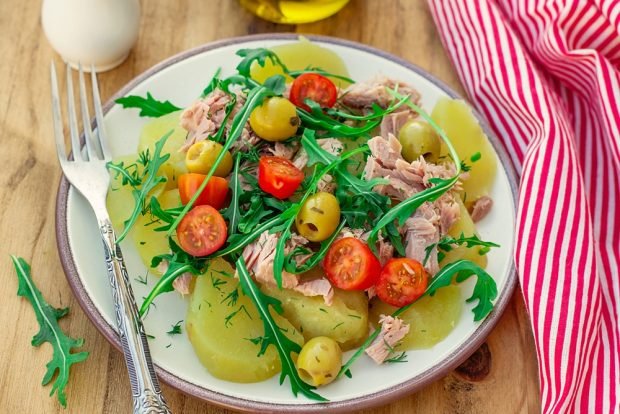 Potato salad with canned fish is a simple and delicious recipe, how to cook step by step