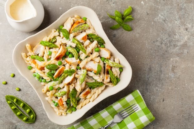 Salad with pasta, smoked chicken and asparagus – a simple and delicious recipe, how to cook step by step