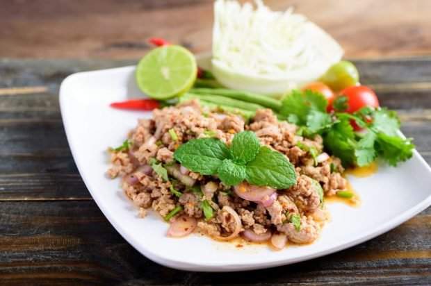 Minced meat salad, onion and greens – a simple and delicious recipe, how to cook step by step