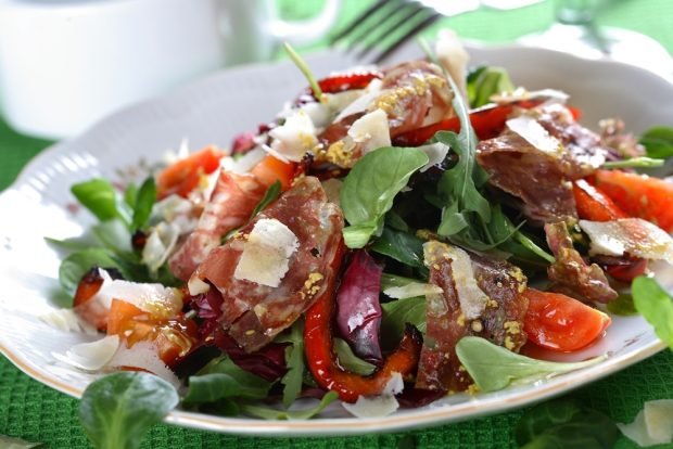 Salad with smoked sausage and parmesan – a simple and delicious recipe, how to cook step by step