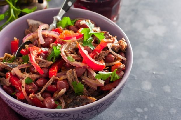 Salad with beef and beans