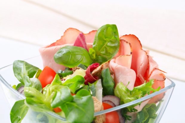 Cocktail salad with ham