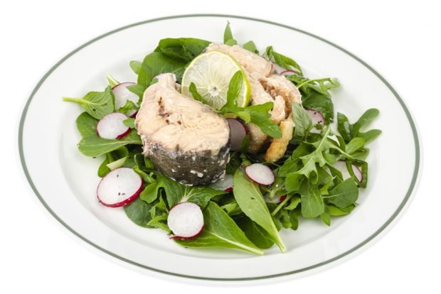 Salad mix with canned fish 