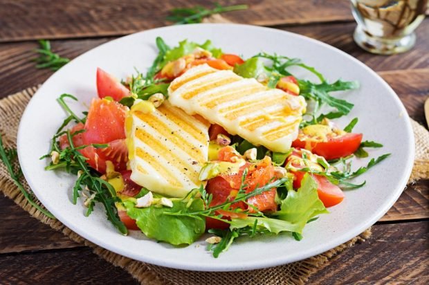 Festive salad with red fish and fried haloumi cheese 