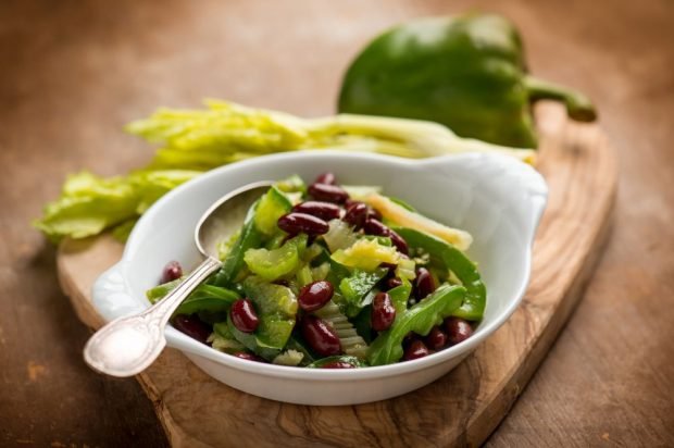 Celery, red bean and bell pepper salad 