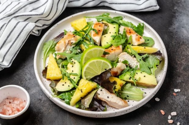 Pineapple, avocado and fried chicken salad