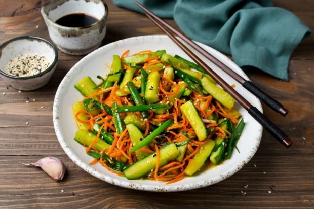 Salad of cucumbers, string beans and Korean carrots is a simple and delicious recipe, how to cook step by step