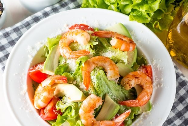 Caesar salad with shrimp and avocado – a simple and delicious recipe, how to cook step by step