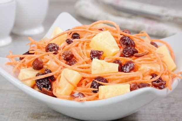 Carrot salad with raisins and pineapple is a simple and delicious recipe, how to cook step by step