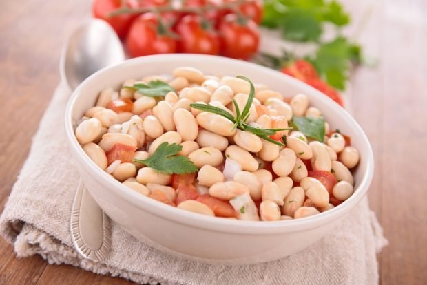 Quick salad with tomatoes and beans is a simple and delicious recipe, how to cook step by step