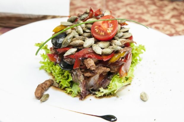 Chicken liver salad, eggplant and bell pepper is a simple and delicious recipe, how to cook step by step