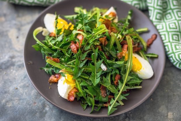 Salad with eggs, arugula and bacon – a simple and delicious recipe, how to cook step by step