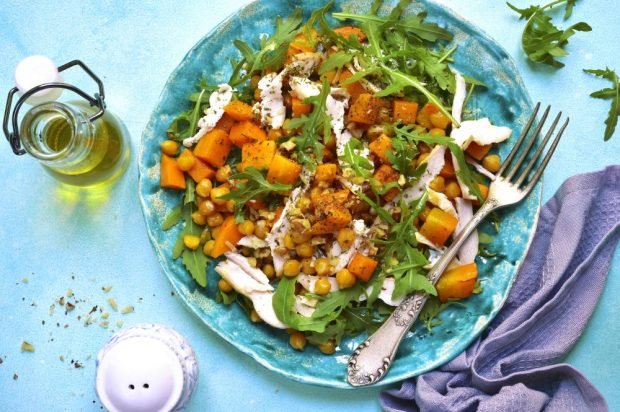 Warm salad with meat, pumpkin, chickpeas and arugula – a simple and delicious recipe how to cook step by step