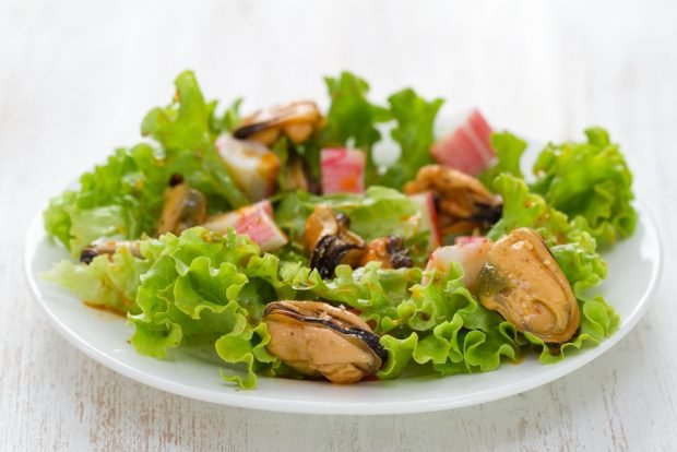 Salad with crab sticks and mussels – a simple and delicious recipe, how to cook step by step