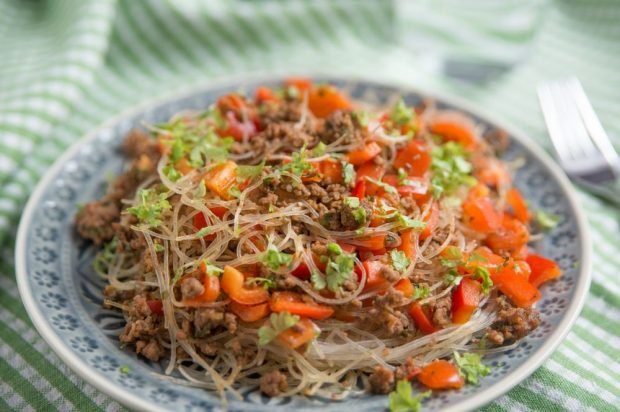 Salad of funchosa, minced meat and bell pepper – a simple and delicious recipe, how to cook step by step