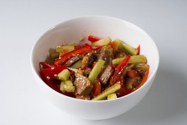 Salad with meat, bell pepper and cucumbers – a simple and delicious recipe, how to cook step by step