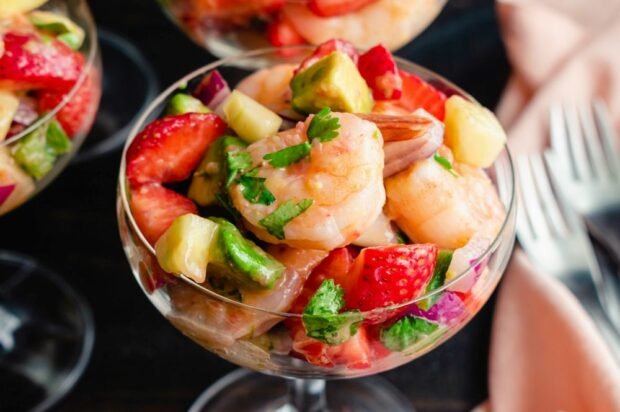 Salad with shrimp, strawberries and pears – a simple and delicious recipe, how to cook step by step