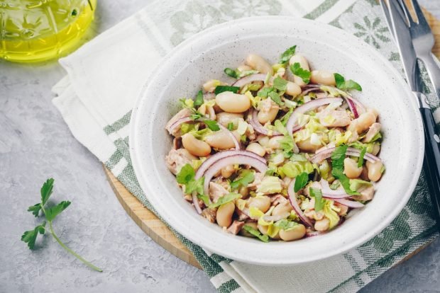 Salad with tuna, beans and celery is a simple and delicious recipe, how to cook step by step