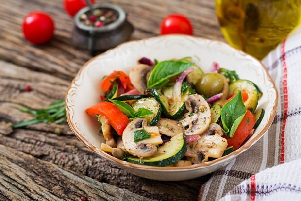 Salad with baked vegetables and mushrooms – a simple and delicious recipe, how to cook step by step