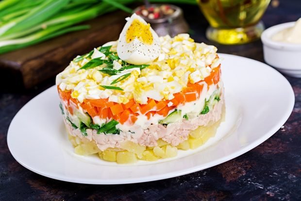 Puff salad with cod liver and carrots