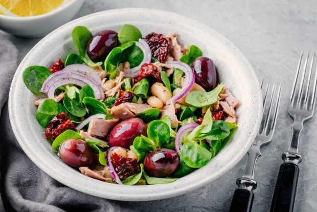 Tuna and bean salad