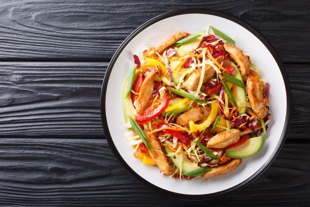 Salad with chicken and vegetables in Korean