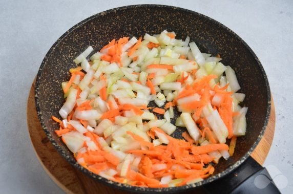 Classic borscht with chicken: photo of recipe preparation, step 4