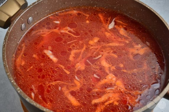 Classic borscht with chicken: photo of recipe preparation, step 7