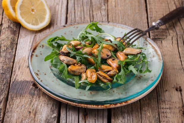 Salad with arugula and mussels – a simple and delicious recipe, how to cook step by step