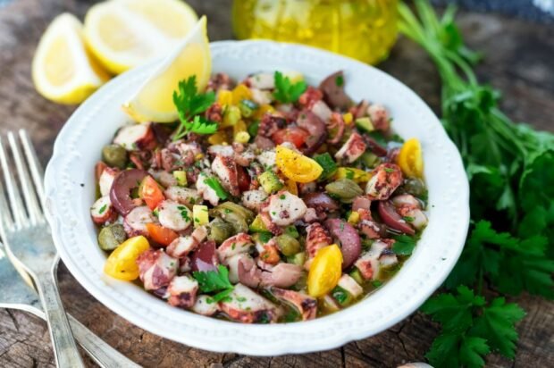 Salad with octopus, vegetables and capers