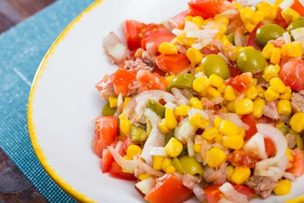 Salad with canned fish and corn