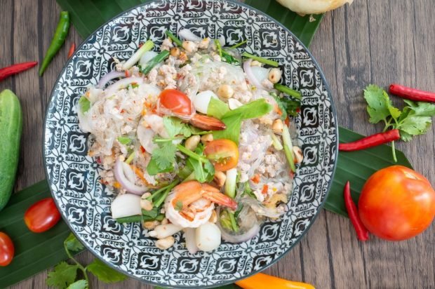 Salad with funchosa, shrimp, tomatoes and hot pepper 