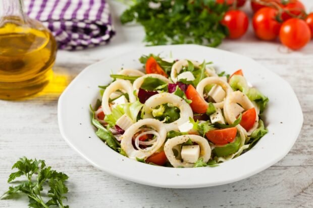 Salad with squid, tomatoes and herbs