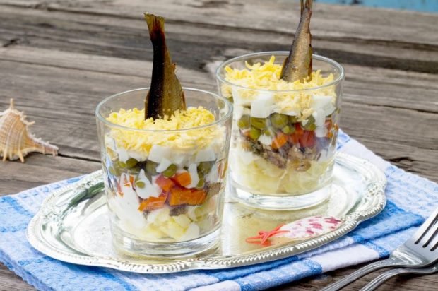 Puff salad with sprats, vegetables and eggs is a simple and delicious recipe, how to cook step by step