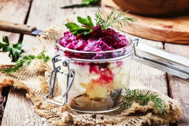 Herring under a fur coat with sauerkraut apples