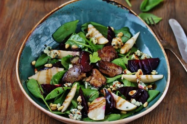 Chicken liver, beetroot, pear and cheese salad – a simple and delicious recipe, how to cook step by step