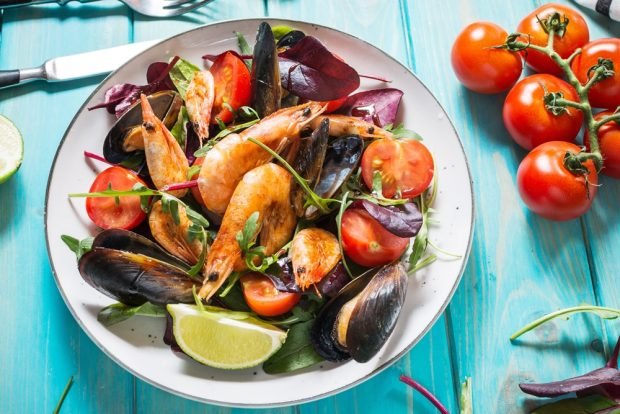 Salad with whole mussels and shrimp – a simple and delicious recipe, how to cook step by step