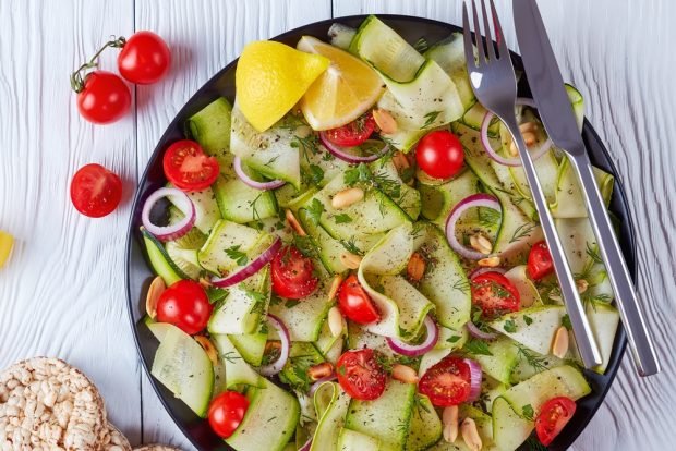 Salad with zucchini, vegetables and peanuts – a simple and delicious recipe, how to cook step by step