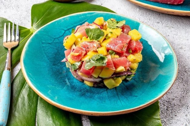 Tuna, mango and onion salad is a simple and delicious recipe, how to cook step by step