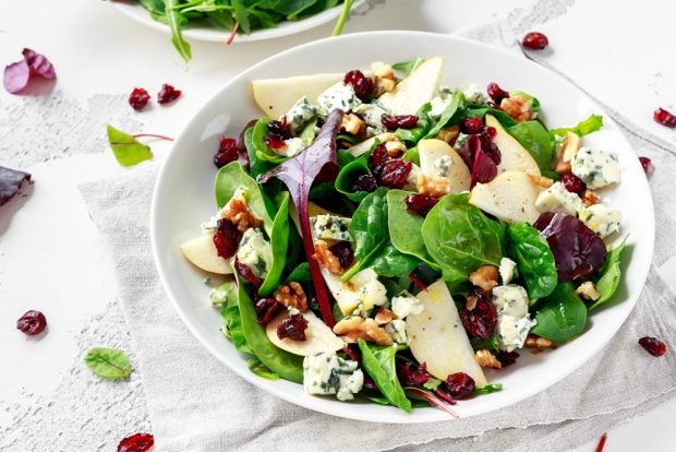 Salad with pears, blue cheese and nuts – a simple and delicious recipe, how to cook step by step