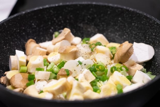 Salad with erings and onions