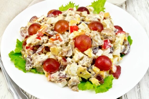 Salad with meat, mushrooms and grapes