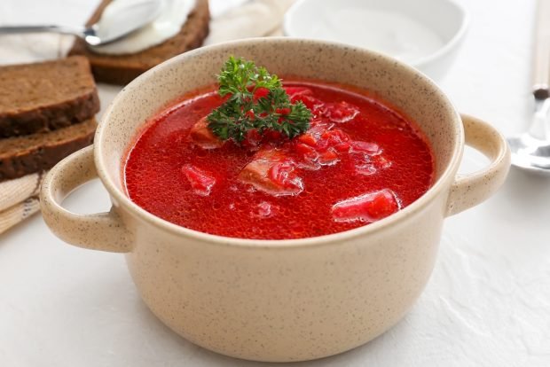 Borscht with baked beetroot