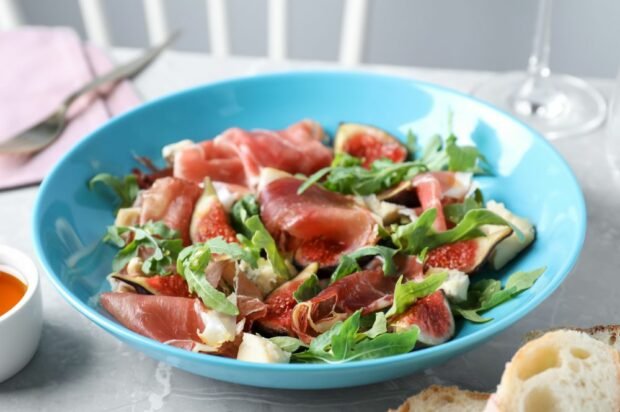 Salad with figs, prosciutto and arugula – a simple and delicious recipe, how to cook step by step