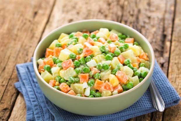 Salad with potatoes, carrots and green peas is a simple and delicious recipe, how to cook step by step