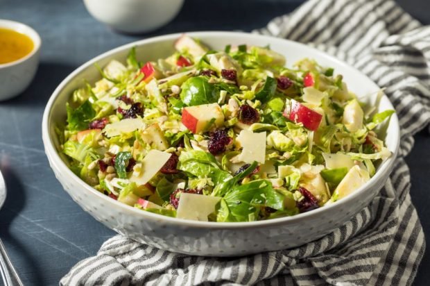 Salad with Peking cabbage, parmesan and apples – a simple and delicious recipe, how to cook step by step