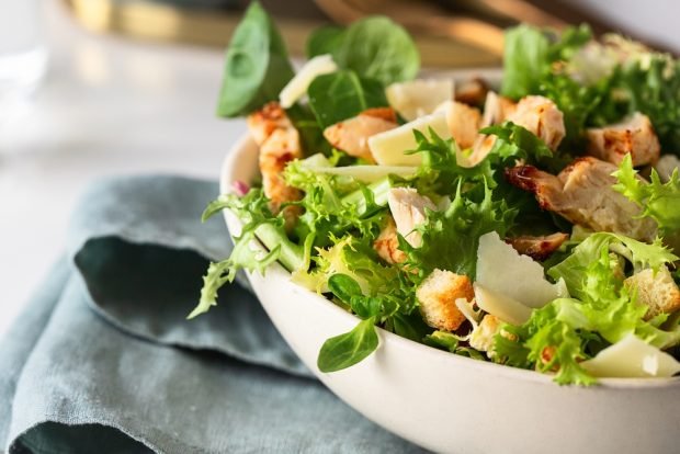 Salad with smoked chicken, crackers and parmesan – a simple and delicious recipe, how to cook step by step