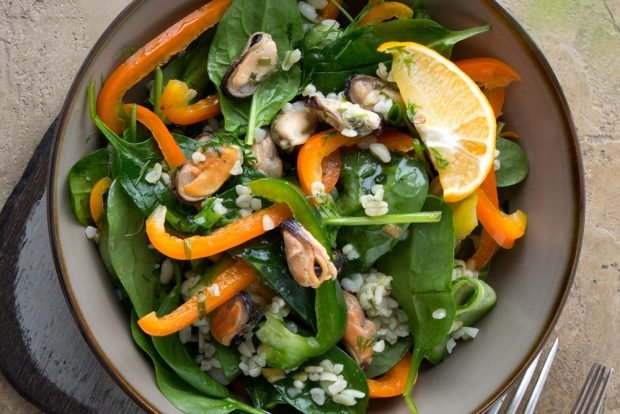 Salad with pearl barley and mussels – a simple and delicious recipe, how to cook step by step