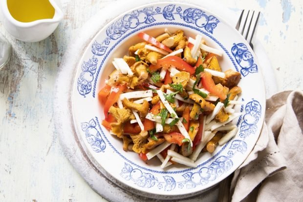 Salad with mushrooms and celery root